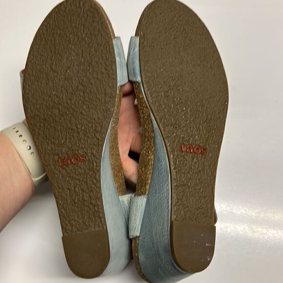 Taos Women’s Blue Textured Leather Velcro Two Strap Ankle Strap Wedge- 42 (10) - Picture 11 of 16